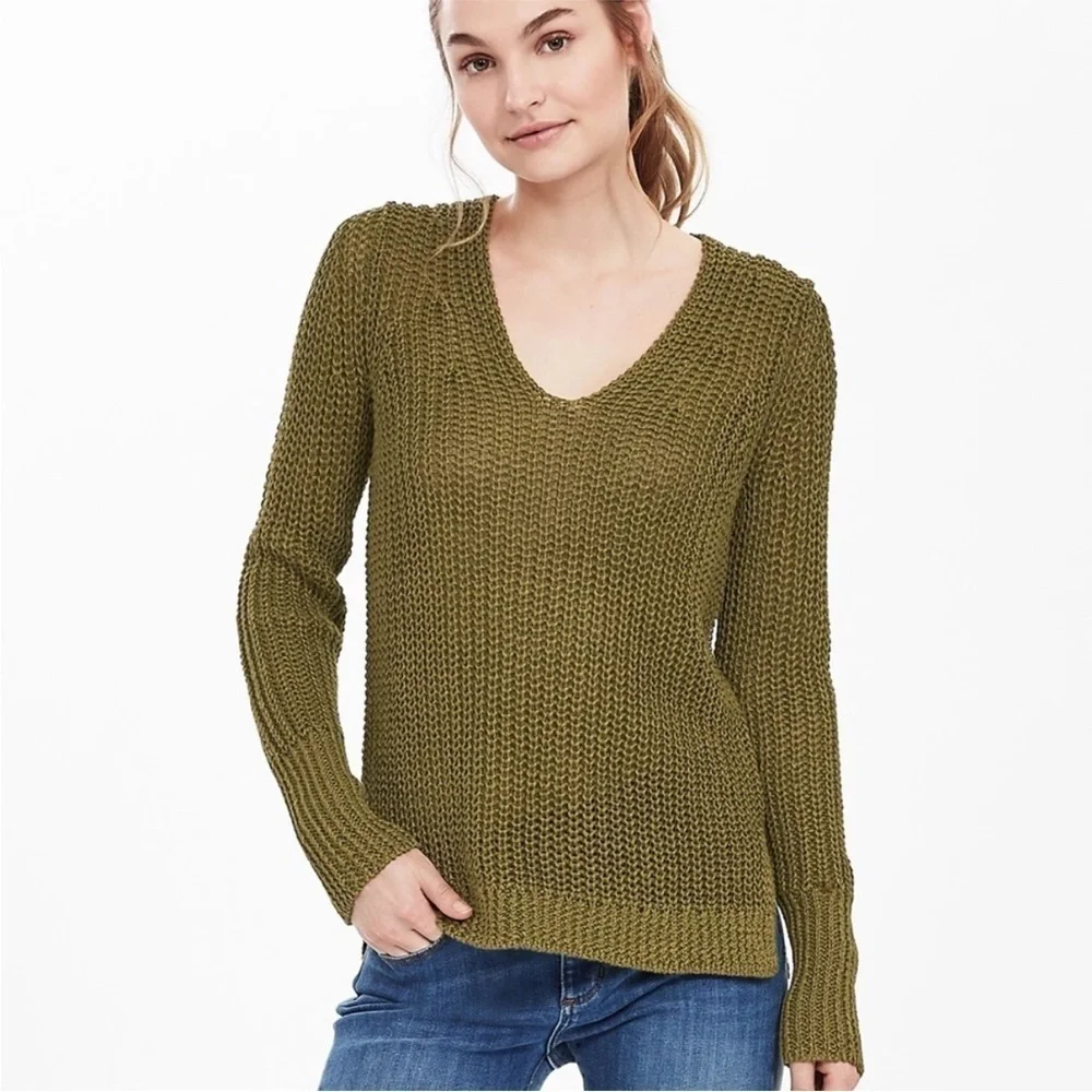 BANANA REPUBLIC 100% Linen Ribbed Olive Green Beachy Boho Vneck Knit Sweater